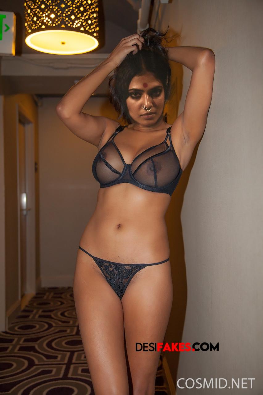 Sexy Malavika Mohanan Leak Nude Photos