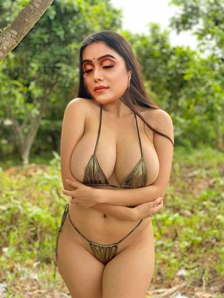 Sexy Abhirami Venkatachalam Nude Selfie Pics Fakes