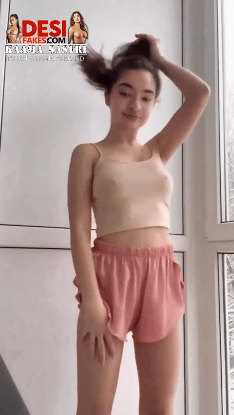 Anushka Sen dress change tiktok video